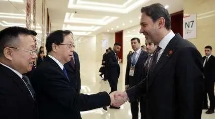Enerji Bakanı Bayraktar Çinli enerji şirketleri ile görüştü